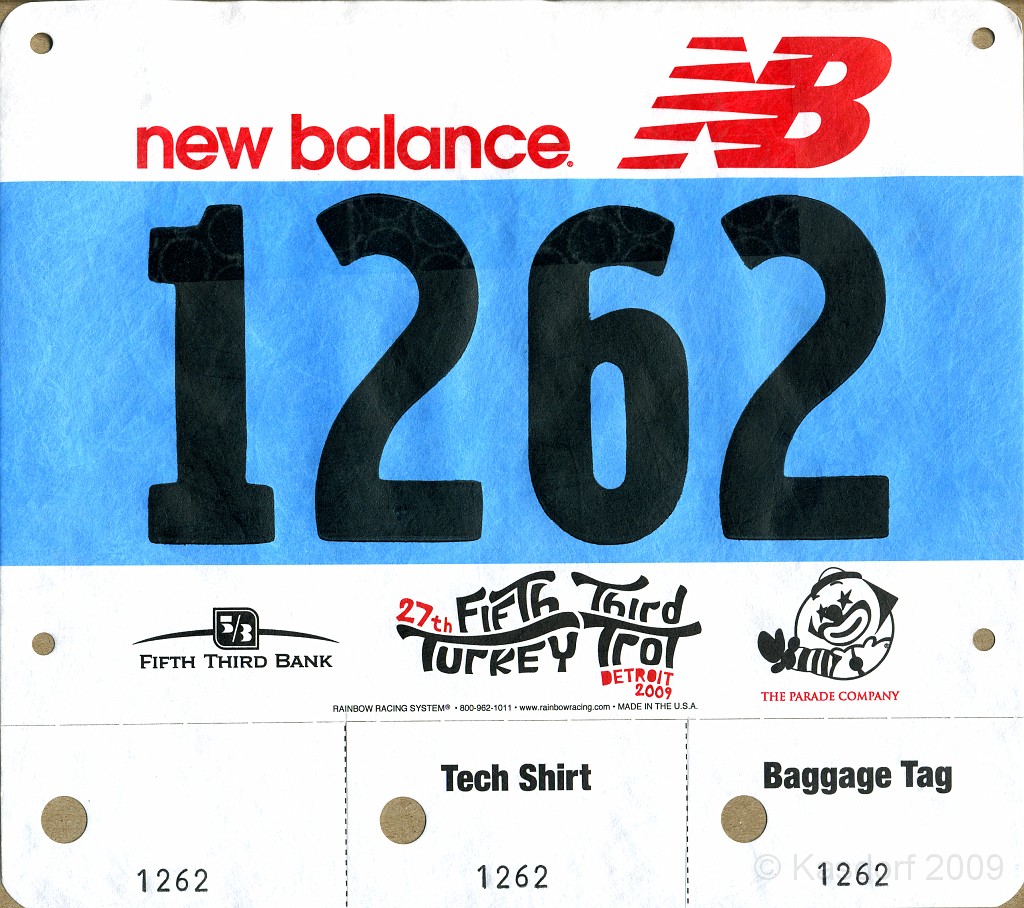 Detroit Turkey Trot 2009 01.jpg - The 2009 Detroit Turkey trot 10K was run on November 29, 2009. A chilly and blustery day. Lots of costumes and racers though, 12400 strong!